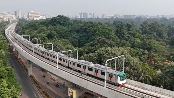 মেট্রোরেল চলাচল বন্ধ রয়েছে