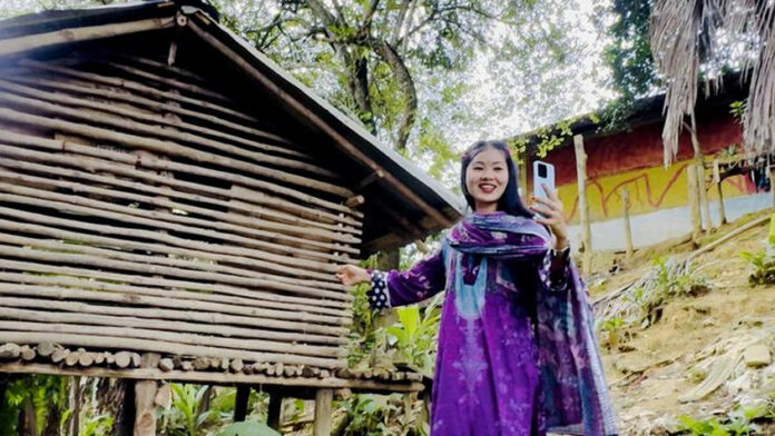 কনটেন্ট ক্রিয়েটর আয়না তঞ্চঙ্গ্যা কনটেন্ট ক্রিয়েটর আয়না তঞ্চঙ্গ্যা