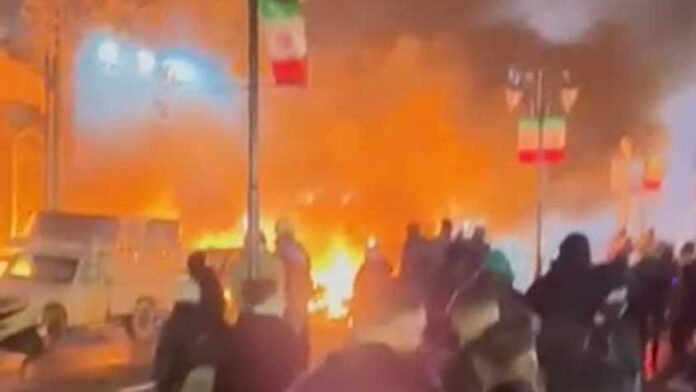 জ্বলছে ইরান: