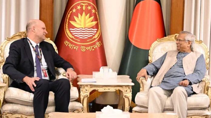 ড. মুহাম্মদ ইউনূসের সঙ্গে ইউএনএইচসিআরের নবনিযুক্ত কান্ট্রি রিপ্রেজেন্টেটিভ ইভো ফ্রেইজেন সৌজন্য সাক্ষাৎ করেছেন।