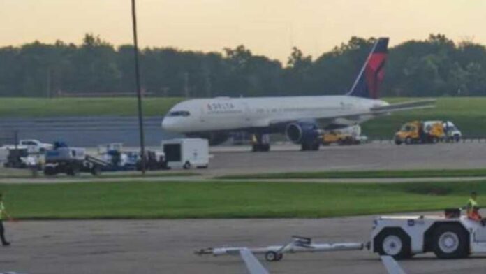 বড় পতনে কানাডিয়ান বিমান সংস্থা