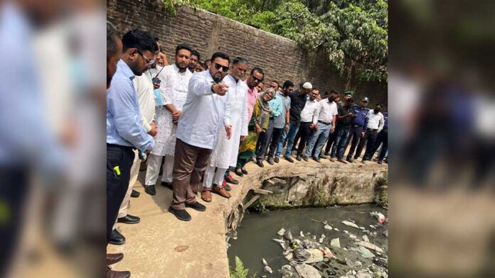 হাটহাজারীতে পরিস্কার পরিছন্নতা কাজের উদ্বোধন করলেন প্রতিমন্ত্রী মীর হেলাল