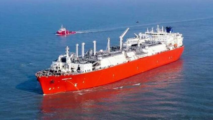 জ্বালানি তেল নিয়ে আসছে আরও ৬ জাহাজ