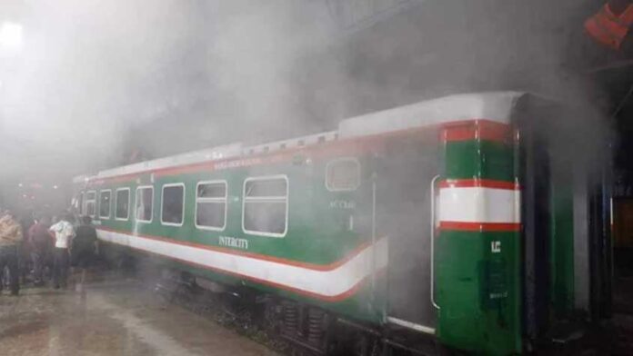 উপবন এক্সপ্রেসের ইঞ্জিনে আগুন