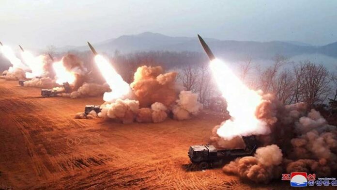 কিমের উপস্থিতিতে ক্ষেপণাস্ত্র ছুড়ল উত্তর কোরিয়া