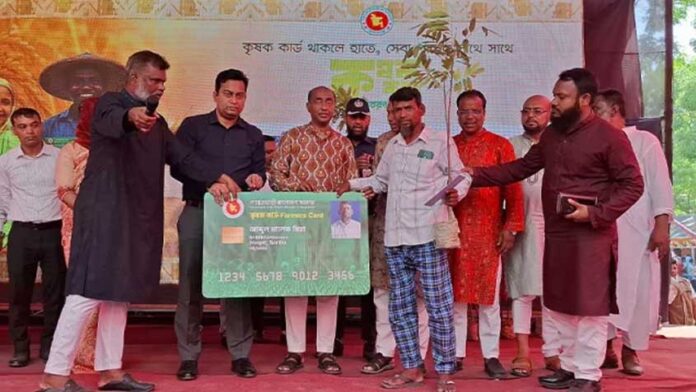 কৃষক কার্ড বিতরণে রাজনৈতিক বিবেচনার কোনও সুযোগ নেই: আইনমন্ত্রী