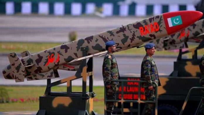 দেশীয় প্রযুক্তিতে তৈরি ক্ষেপণাস্ত্রের সফল পরীক্ষা চালিয়েছে পাকিস্তান