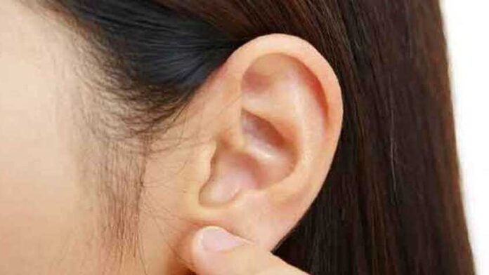 কানের এই লক্ষণগুলো দেখা দিলেই নীরবে বাড়ছে বিপদ