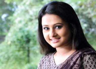 সাঁতার না জেনেও পুকুরে ঝাঁপ দিয়ে অল্পের জন্য বেঁচে গেলেন পূর্ণিমা জনপ্রিয় নায়িকা দিলারা হানিফ পূর্ণিমা