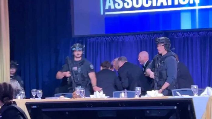 সাংবাদিকদের সঙ্গে নৈশভোজে হঠাৎ বিকট শব্দ, আতঙ্কে সরিয়ে নেওয়া হলো ট্রাম্পকে