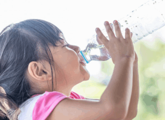 নীরব প্রাণঘাতী বিপদ “হিটস্ট্রোক” থেকে শিশুকে রক্ষার উপায় "হিটস্ট্রোক" থেকে শিশুকে রক্ষার উপায়