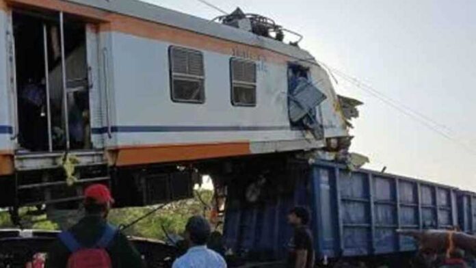 ইন্দোনেশিয়ায় দুই ট্রেনের ভয়াবহ সংঘর্ষ