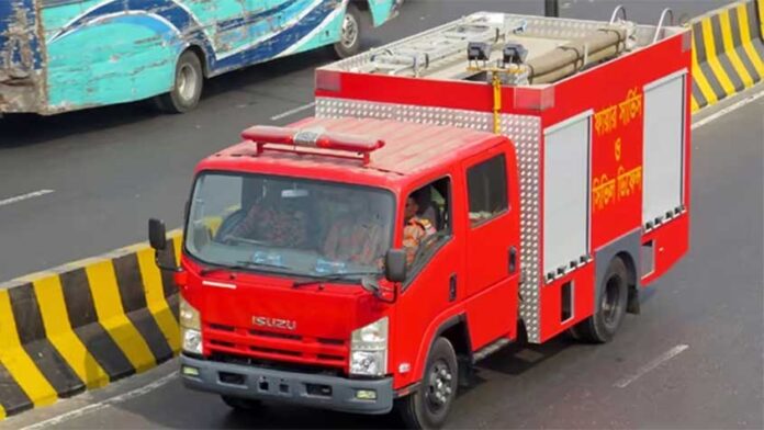 ঢাকার বাংলাবাজারে আগুন, নিয়ন্ত্রণে ২ ইউনিট