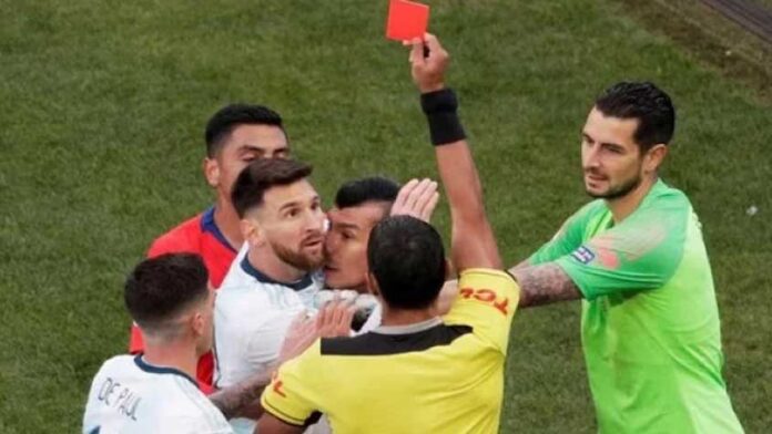 মাঠে মুখ ঢেকে কিছু বললেই রেফারি দেখাতে পারবেন লাল কার্ড