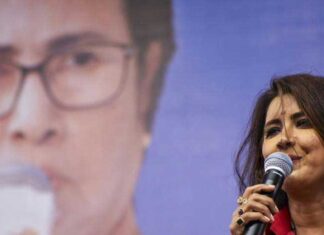 অভিনেত্রী রচনা ভোট দেয়ার পর নিজের অভিজ্ঞতায় যা জানালেন ভোট দেয়ার পর নিজের অভিজ্ঞতা জানিয়ে যা জানালেন রচনা