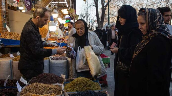 নাগরিকদের বাকিতে কেনাকাটার সুযোগ দিল ইরান