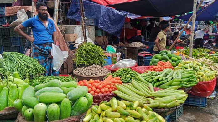 রাজধানীতে বৃষ্টির প্রভাব কাঁচাবাজারে