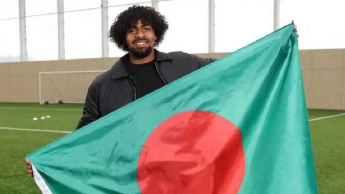 বাংলাদেশি বংশোদ্ভূত ফুটবলার হামজা চৌধুরী