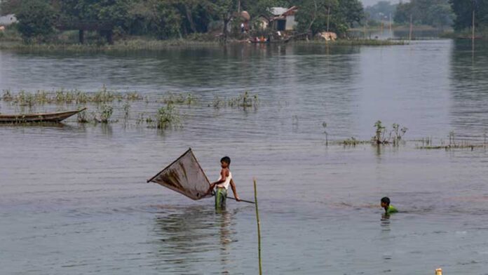 ৭ নদীর পানি বিপৎসীমার ওপরে