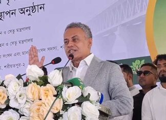 পদ্মা সেতু নির্মাণের প্রথম ফিজিবিলিটি স্টাডি করেছিল বিএনপি সরকার: সেতুমন্ত্রী সড়ক পরিবহন ও সেতু মন্ত্রী শেখ রবিউল আলম
