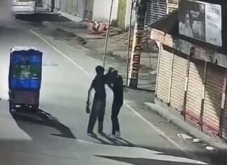 রাতের কুমিল্লা যেন ছিনতাইকারীদের স্বর্গরাজ্য!