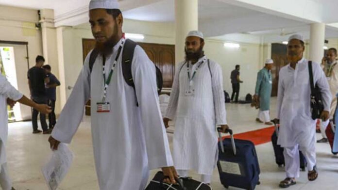 দেশে পৌঁছেছেন ৩২৮৩২ বাংলাদেশি হাজি
