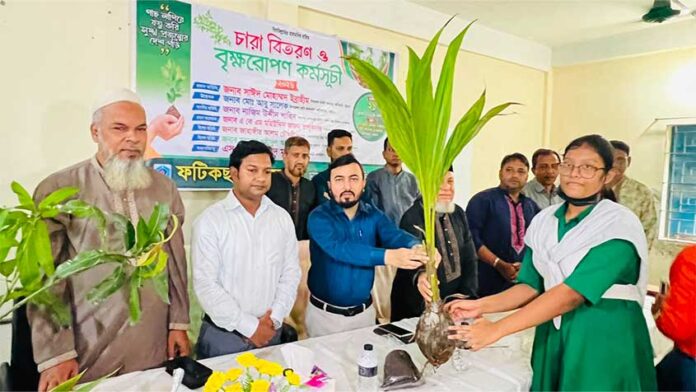 ফটিকছড়ি প্রেসক্লাবের গাছের চারা বিতরণ ও বৃক্ষরোপণ