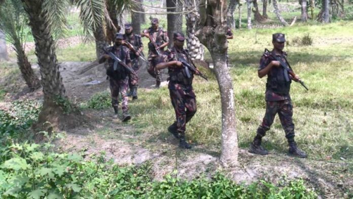 বিজিবির হাতে আটক ভারতীয় চোরাকারবারি