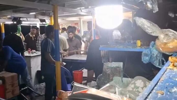 মুন্সীগঞ্জের শিমুলিয়া ঘাটে বেদেদের হামলা